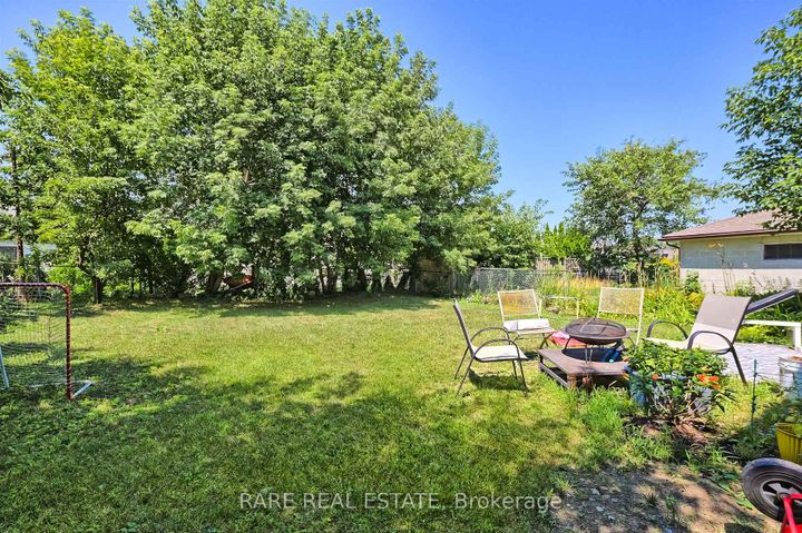 Photo 37 at 32 Bradfield Avenue W, City Centre West, Toronto