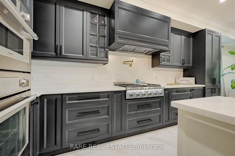 Photo 4 at 32 Bradfield Avenue W, City Centre West, Toronto