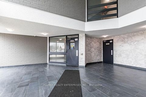 Photo 1 at 120 - 2001 Bonnymede Drive, Clarkson, Mississauga