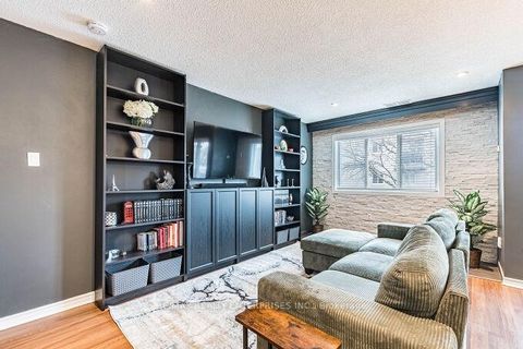 Photo 15 at 120 - 2001 Bonnymede Drive, Clarkson, Mississauga