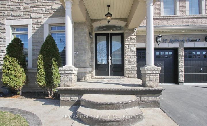 Photo 2 at 14 Ladbrook Crescent, Credit Valley, Brampton