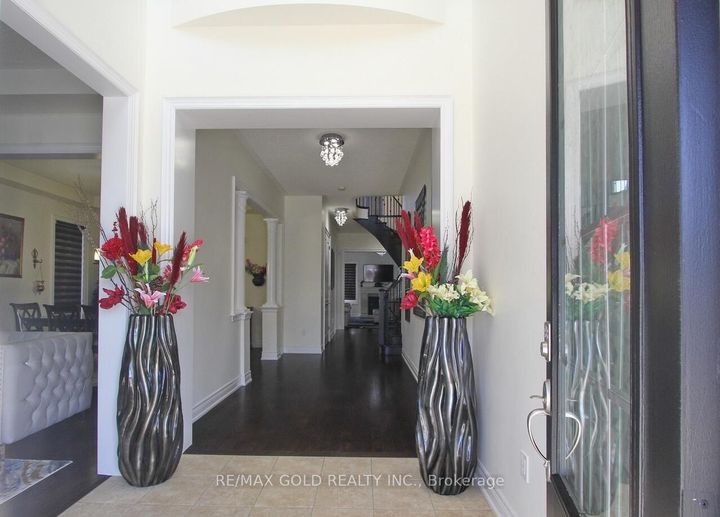 Photo 3 at 14 Ladbrook Crescent, Credit Valley, Brampton