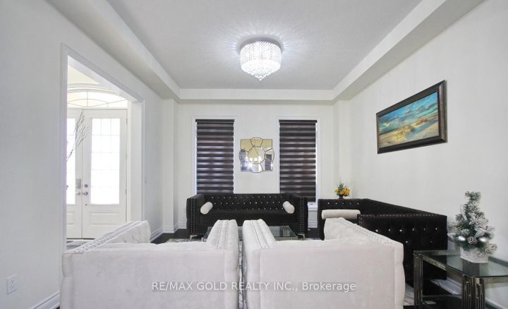 Photo 7 at 14 Ladbrook Crescent, Credit Valley, Brampton