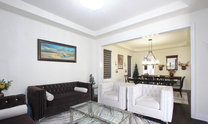 Photo 8 at 14 Ladbrook Crescent, Credit Valley, Brampton