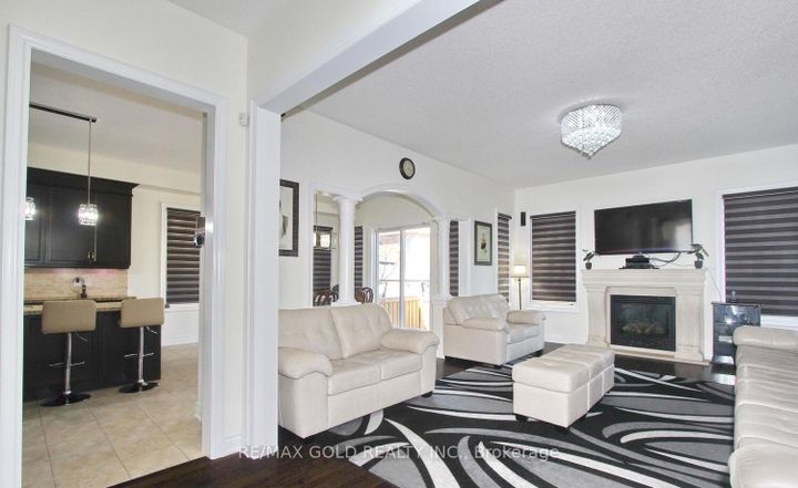 Photo 15 at 14 Ladbrook Crescent, Credit Valley, Brampton