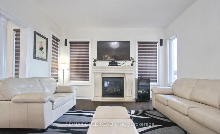 Photo 16 at 14 Ladbrook Crescent, Credit Valley, Brampton