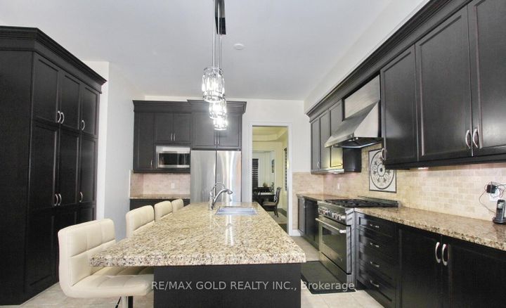 Photo 19 at 14 Ladbrook Crescent, Credit Valley, Brampton