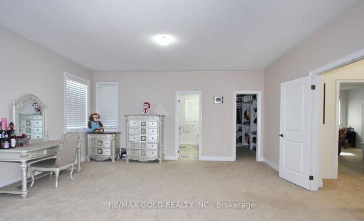 Photo 28 at 14 Ladbrook Crescent, Credit Valley, Brampton