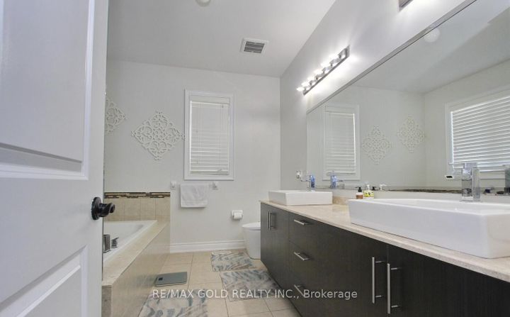 Photo 29 at 14 Ladbrook Crescent, Credit Valley, Brampton