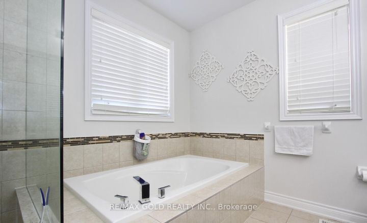 Photo 30 at 14 Ladbrook Crescent, Credit Valley, Brampton