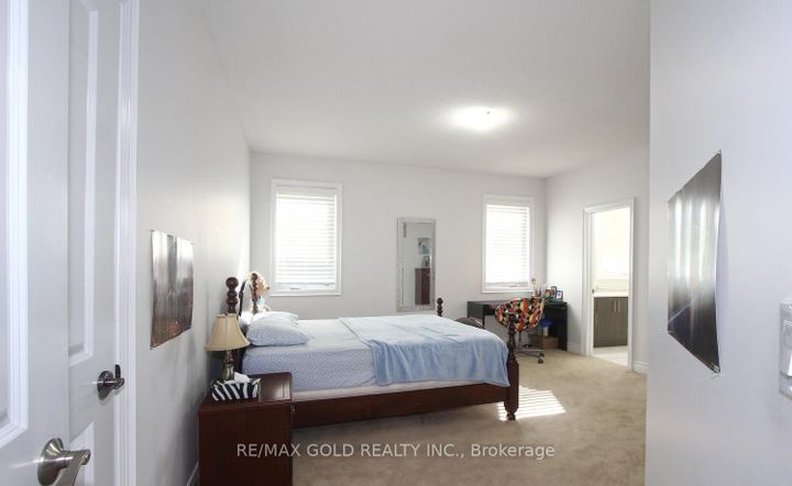 Photo 33 at 14 Ladbrook Crescent, Credit Valley, Brampton