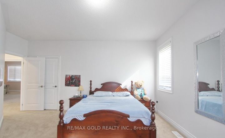 Photo 34 at 14 Ladbrook Crescent, Credit Valley, Brampton