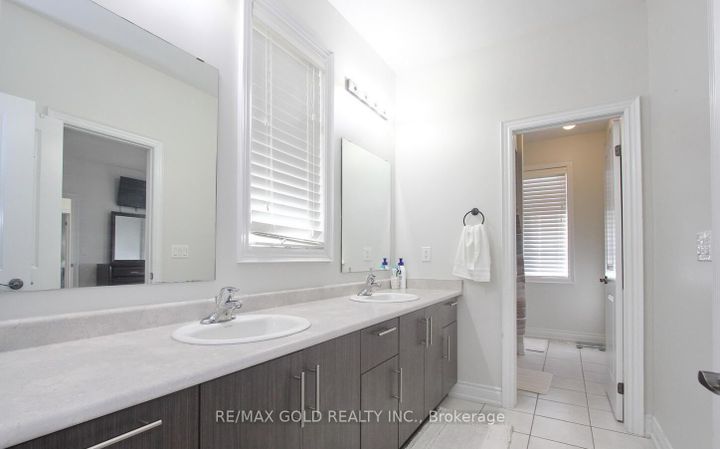 Photo 35 at 14 Ladbrook Crescent, Credit Valley, Brampton