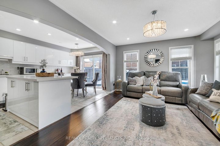 Photo 5 at 22 Apple Valley Way, Bram East, Brampton