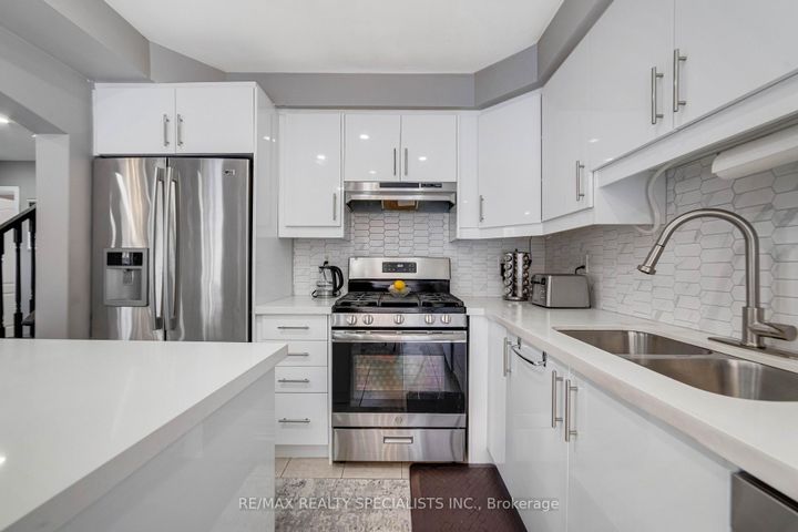 Photo 9 at 22 Apple Valley Way, Bram East, Brampton