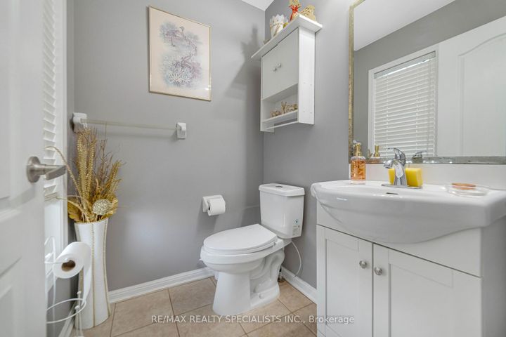 Photo 13 at 22 Apple Valley Way, Bram East, Brampton