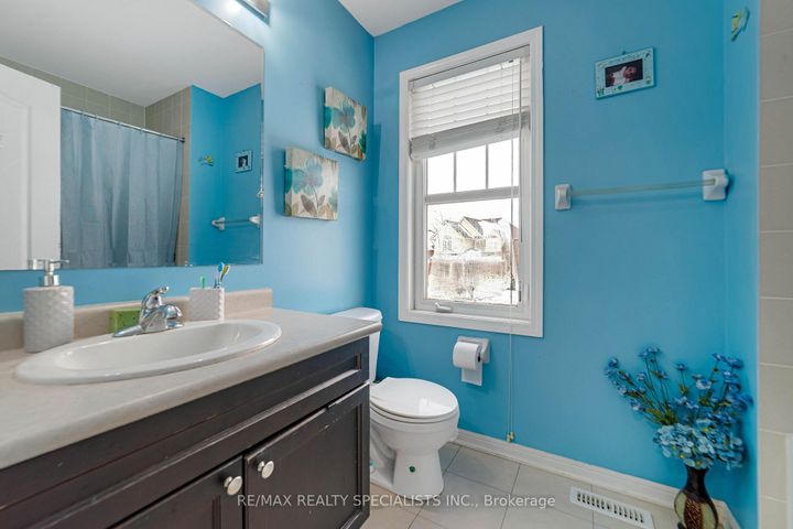 Photo 21 at 22 Apple Valley Way, Bram East, Brampton