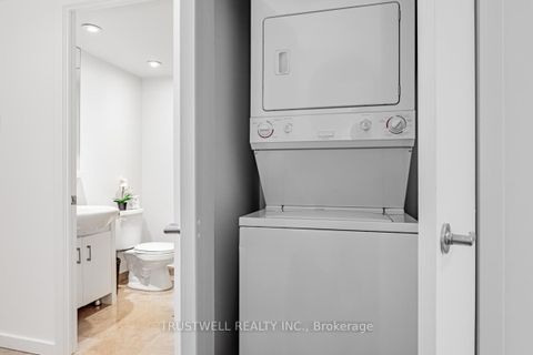 Photo 15 at 511 - 208 Queens Quay W, Waterfront Communities C1, Toronto