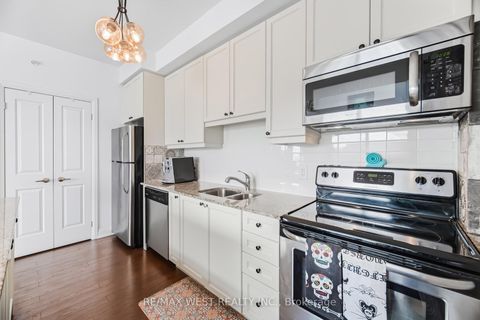 Photo 10 at 110 - 12 Woodstream Boulevard, Vaughan Grove, Vaughan