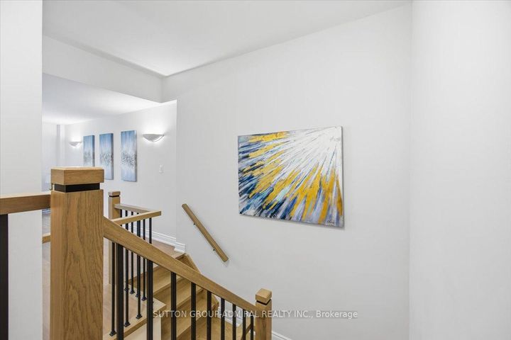 Photo 11 at 137 Chelwood Drive, Brownridge, Vaughan