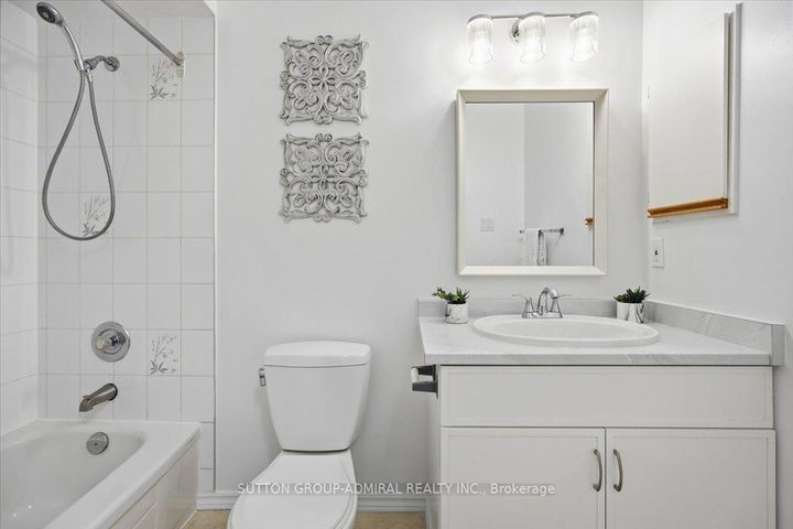 Photo 24 at 137 Chelwood Drive, Brownridge, Vaughan