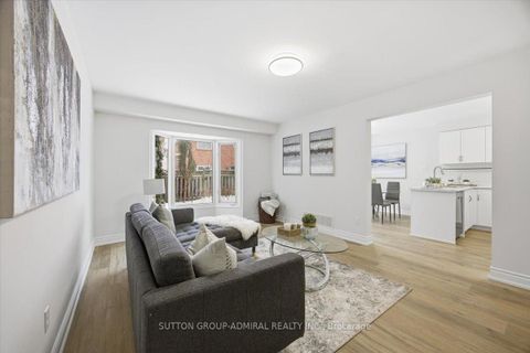 Photo 3 at 137 Chelwood Drive, Brownridge, Vaughan