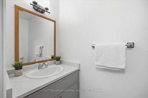 Photo 9 at 137 Chelwood Drive, Brownridge, Vaughan