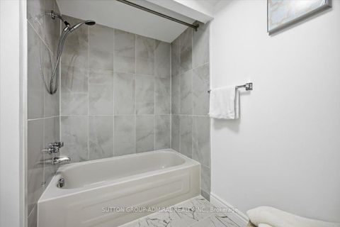 Photo 10 at 137 Chelwood Drive, Brownridge, Vaughan