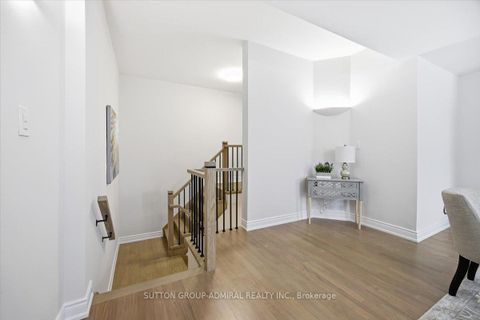 Photo 12 at 137 Chelwood Drive, Brownridge, Vaughan