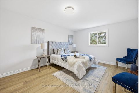 Photo 15 at 137 Chelwood Drive, Brownridge, Vaughan