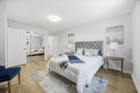 Photo 16 at 137 Chelwood Drive, Brownridge, Vaughan