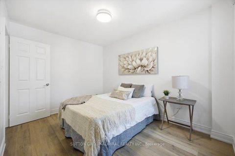 Photo 19 at 137 Chelwood Drive, Brownridge, Vaughan