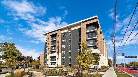 Photo 3 at 313 - 1 Falaise Road, West Hill, Toronto