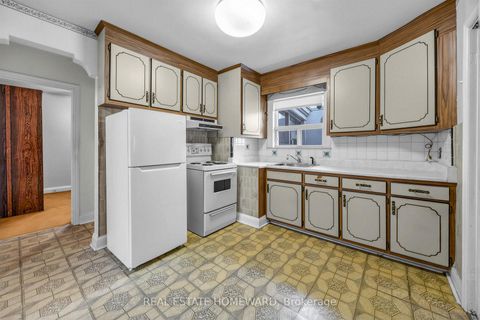 Photo 14 at 63 Donside Drive, Birchmount, Toronto
