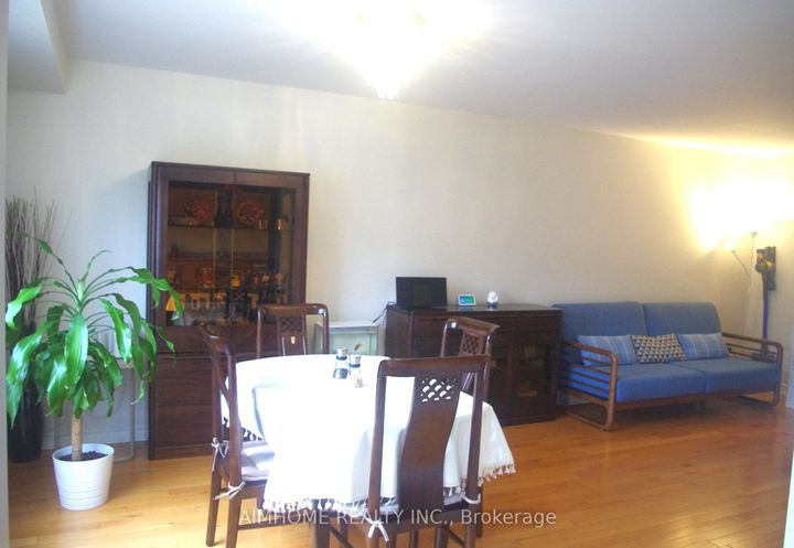 Photo 7 at 4889 James Austin Drive, Hurontario, Mississauga