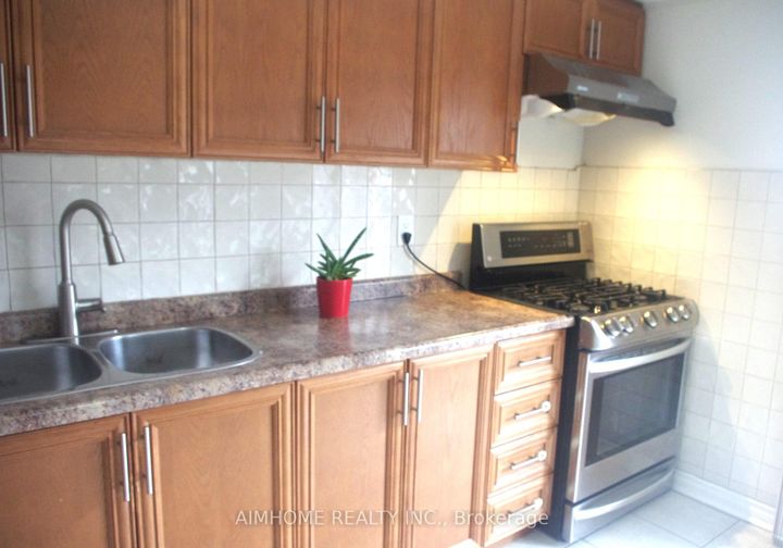 Photo 8 at 4889 James Austin Drive, Hurontario, Mississauga