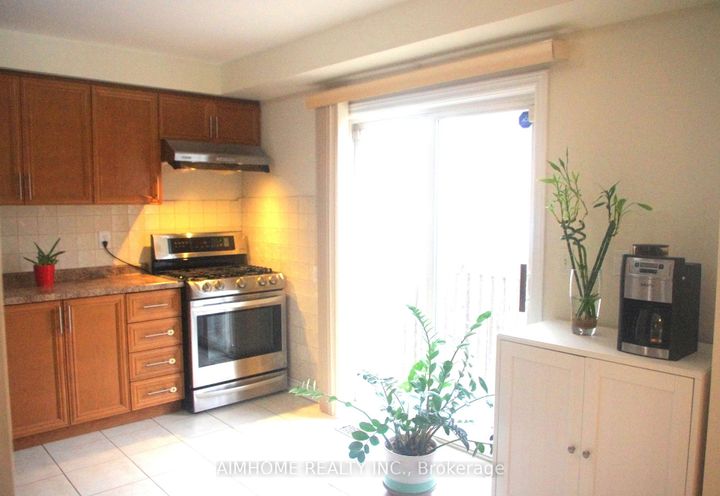 Photo 9 at 4889 James Austin Drive, Hurontario, Mississauga