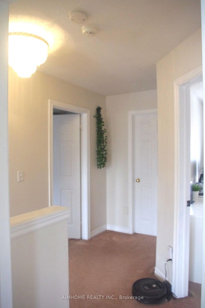 Photo 17 at 4889 James Austin Drive, Hurontario, Mississauga