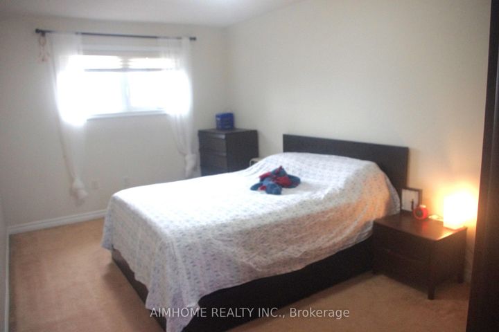 Photo 18 at 4889 James Austin Drive, Hurontario, Mississauga