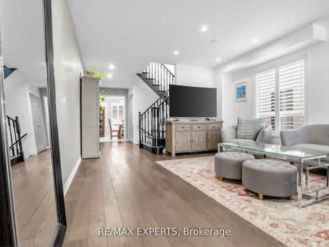 Photo 7 at 35 Arundel Drive, Vellore Village, Vaughan