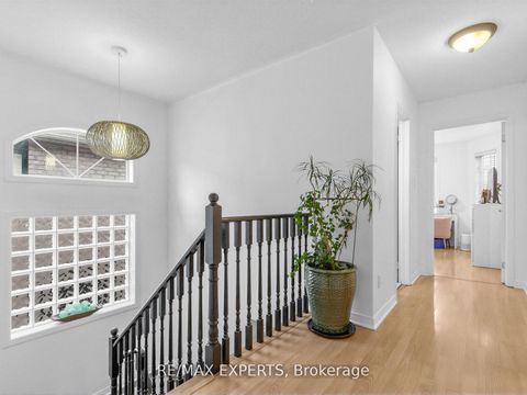 Photo 18 at 35 Arundel Drive, Vellore Village, Vaughan