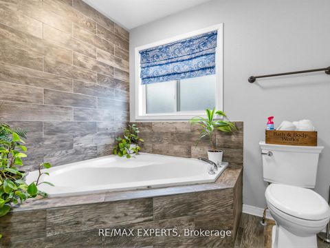 Photo 22 at 35 Arundel Drive, Vellore Village, Vaughan