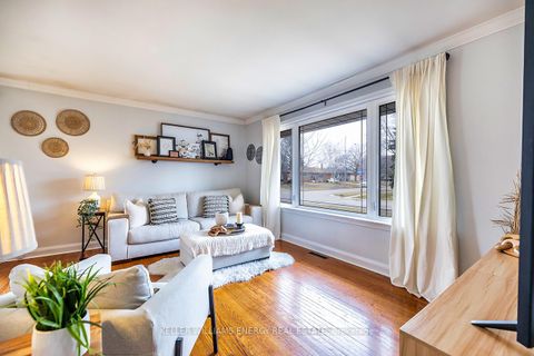 Photo 6 at 487 Cunningham Avenue, McLaughlin, Oshawa