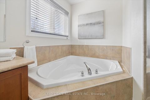 Photo 32 at 1329 Coldstream Drive, Taunton, Oshawa