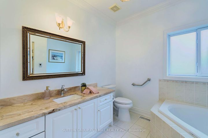 Photo 11 at 128 Carmela Avenue, Oak Ridges, Richmond Hill