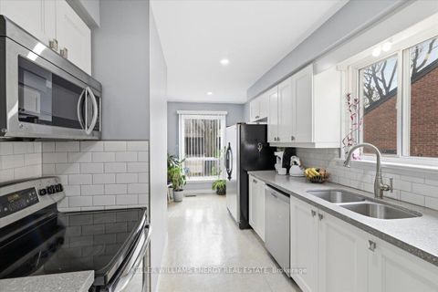 Photo 7 at 13 - 155 Glovers Road E, Samac, Oshawa