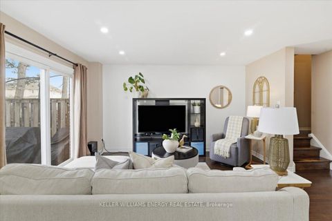 Photo 15 at 13 - 155 Glovers Road E, Samac, Oshawa