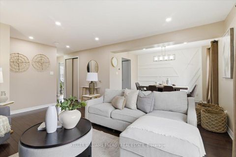 Photo 18 at 13 - 155 Glovers Road E, Samac, Oshawa