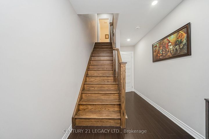 Photo 5 at 40 Donomore Drive, Northwest Brampton, Brampton