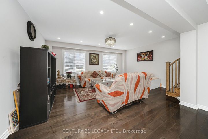 Photo 8 at 40 Donomore Drive, Northwest Brampton, Brampton